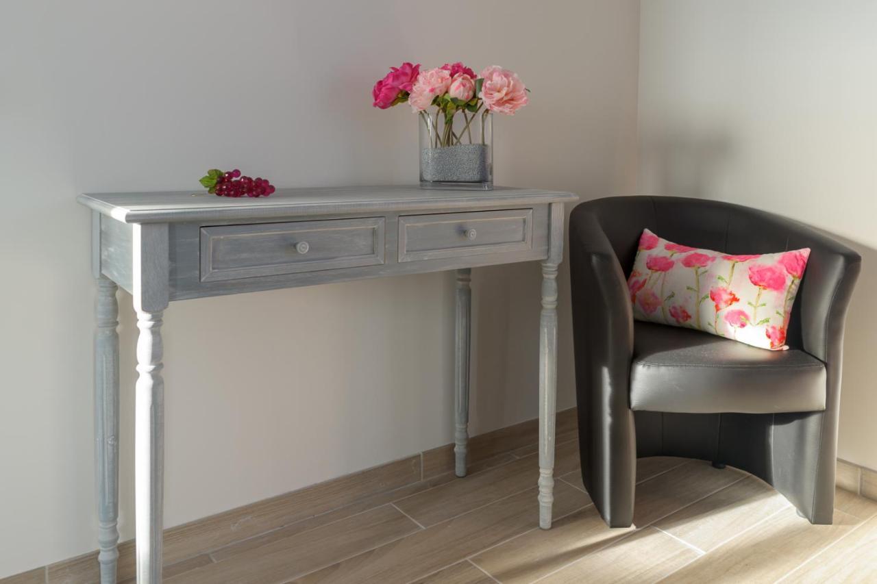 Les Raisins Du Bonheur Bed & Breakfast Puisseguin Dış mekan fotoğraf